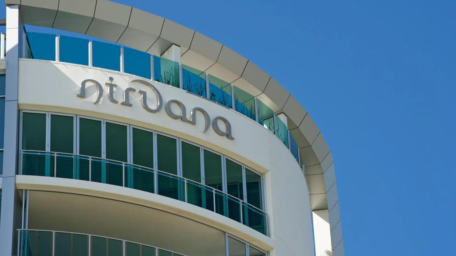 **** Aparthotel Nirvana By The Sea Gold Coast Australia